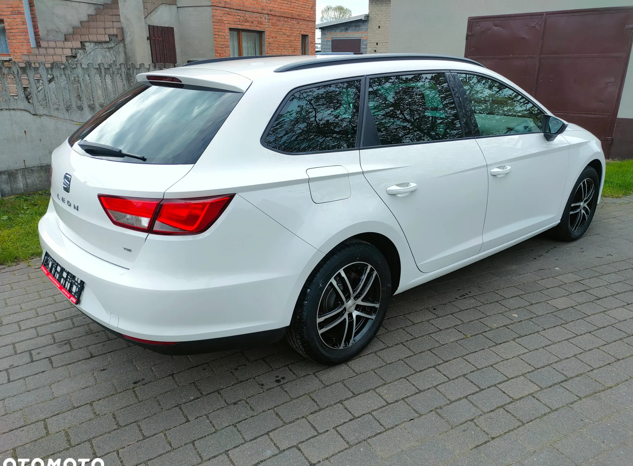 Seat Leon cena 36900 przebieg: 158000, rok produkcji 2014 z Sanok małe 352